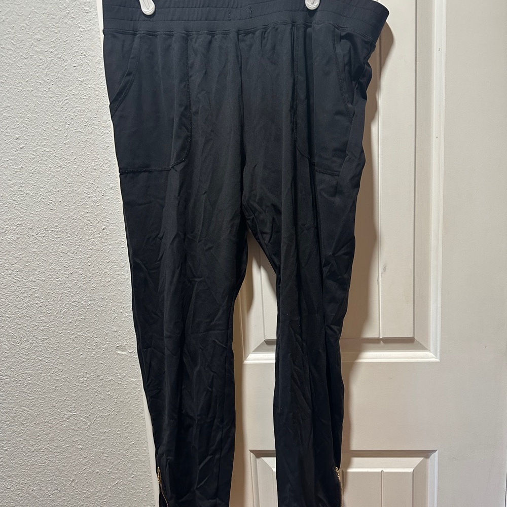 Zyia Black Joggers with Elastic Waistband and Lightweight Fabric